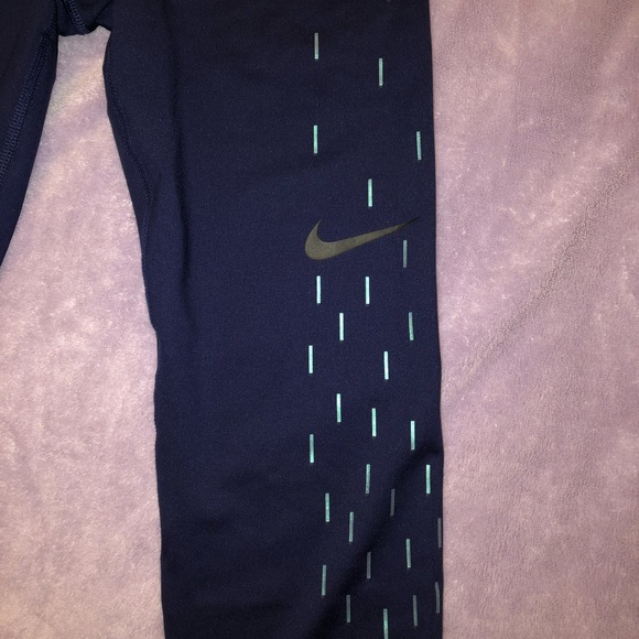 💙Nike Capris Leggings - Picture 3 of 5